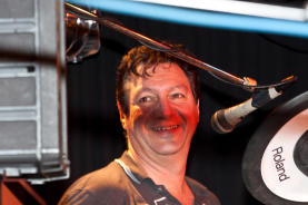 Robert Röss Schlagzeug, Gesang